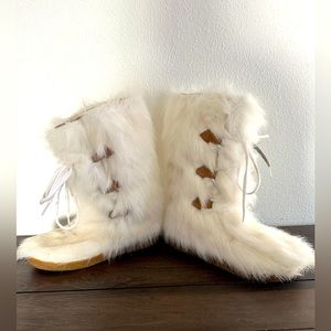 We who see winter white lace up fur boot